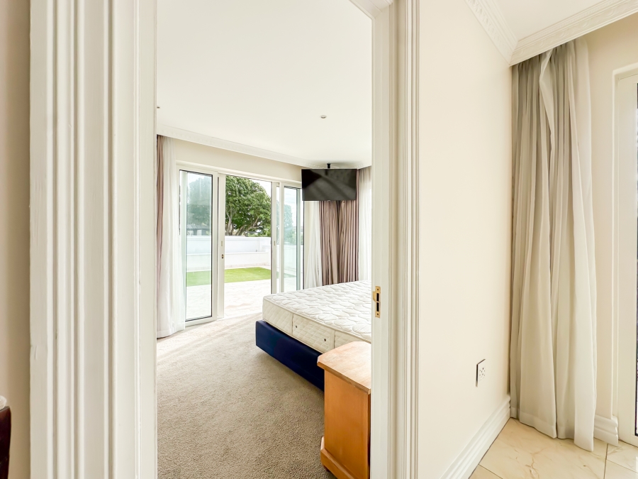 2 Bedroom Property for Sale in Sea Point Western Cape